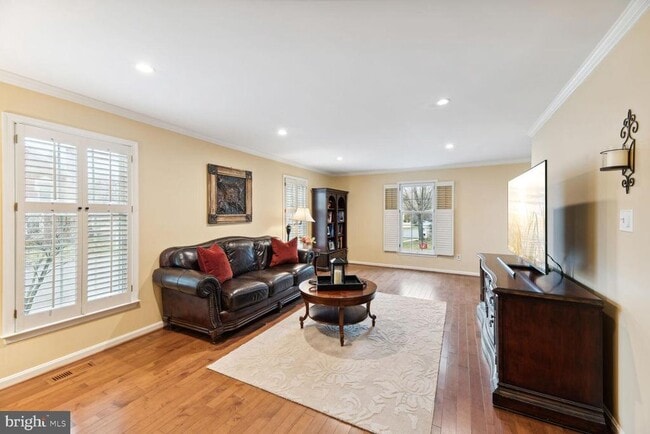 Building Photo - 6603 Forsythia St