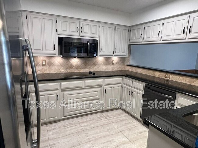 Building Photo - 741 Sparrow Ln