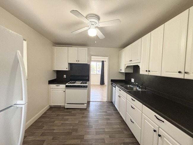 Building Photo - 80 400 S