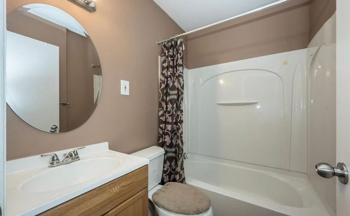 Building Photo - 325 Caithness Rd