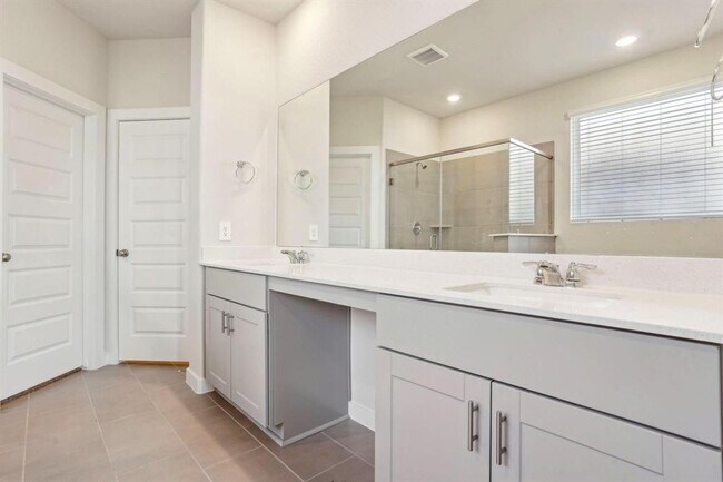 Building Photo - 14230 Rolling Pastures Dr