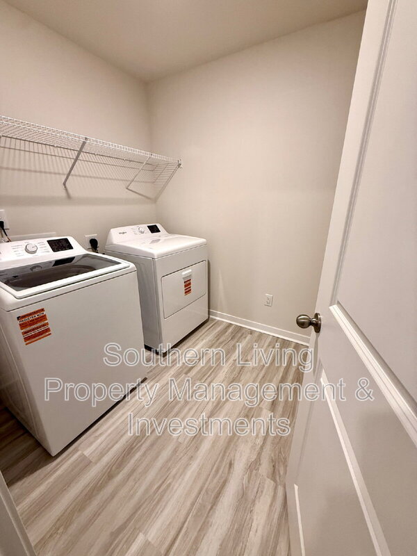 Building Photo - 12027 Zazu Wy