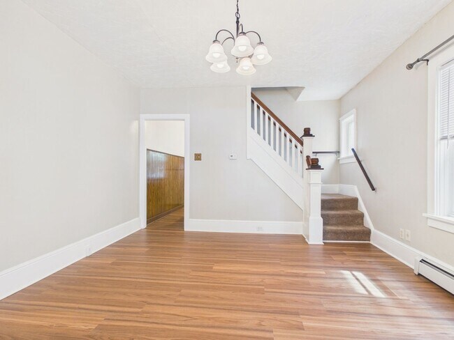 Building Photo - 3 Bedroom House in Harrisburg