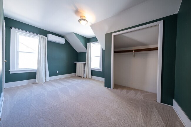 Building Photo - 3832 18th Ave S