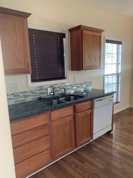 Building Photo - 5922 Fox Ridge Ln