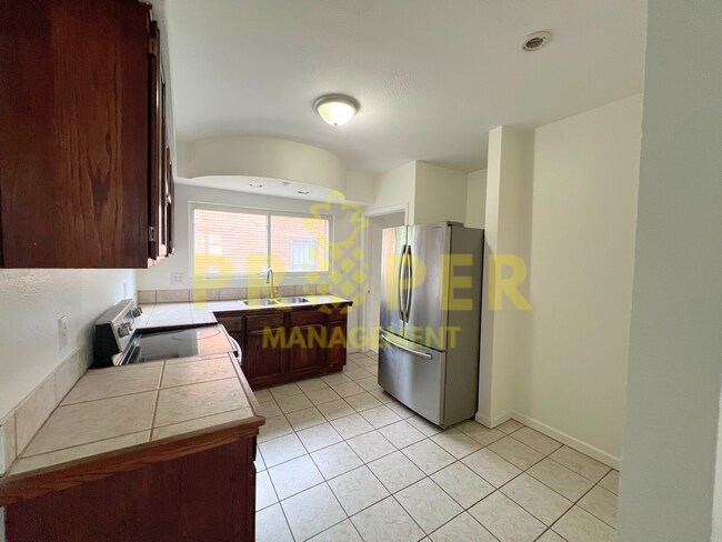 Building Photo - 2 bedrooms 1 bathroom house