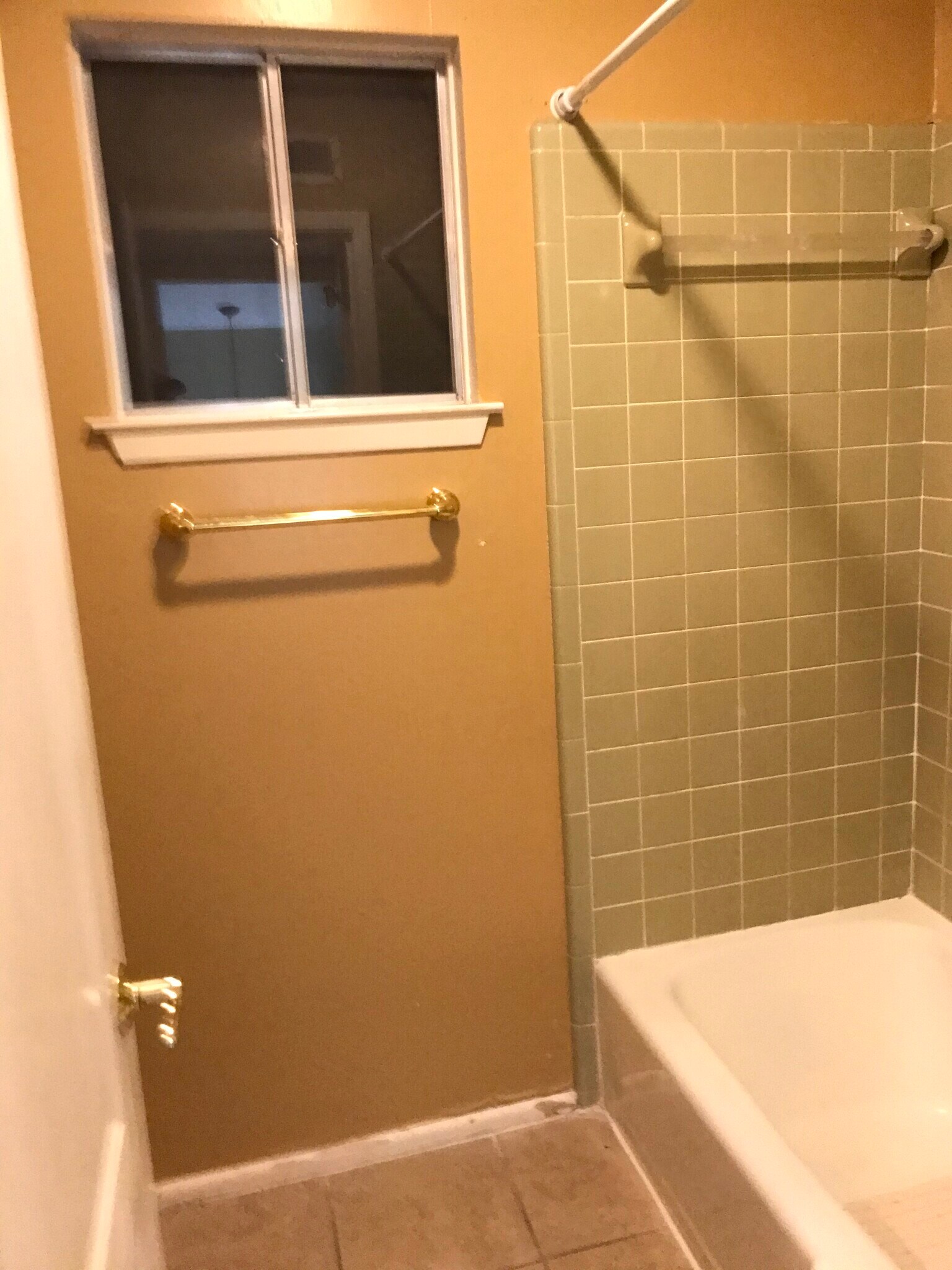 Upstairs shower - 9306 Fernglen Dr
