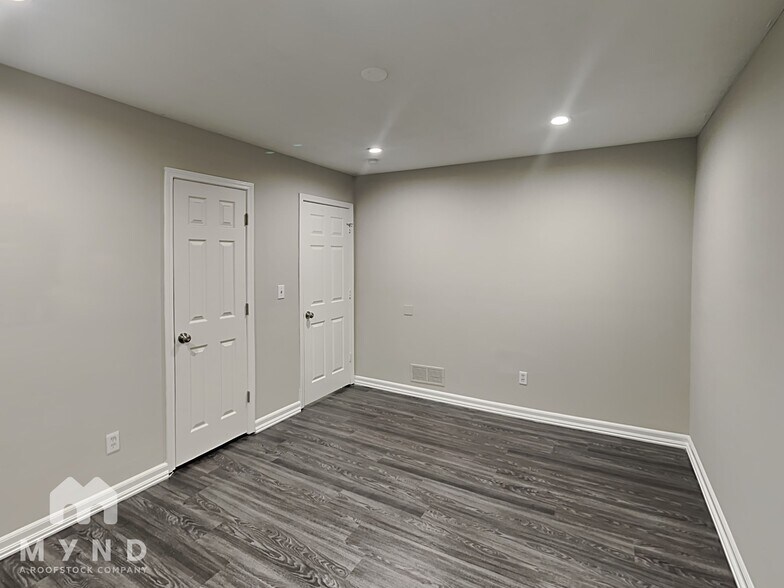 Building Photo - 1224 Classic Dr NE