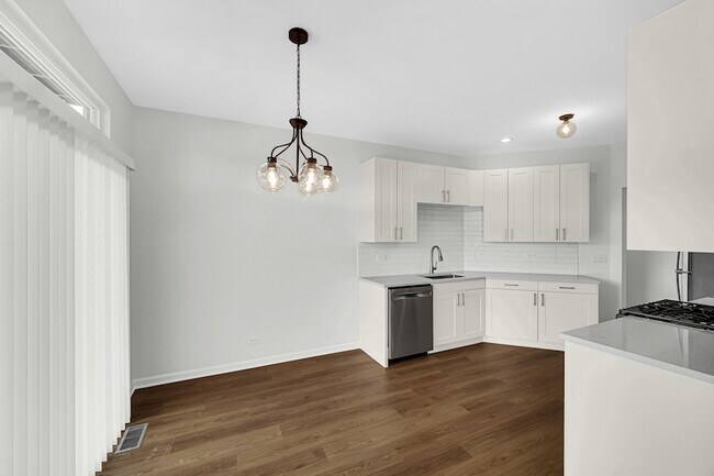Building Photo - 2325 Summerlin Dr