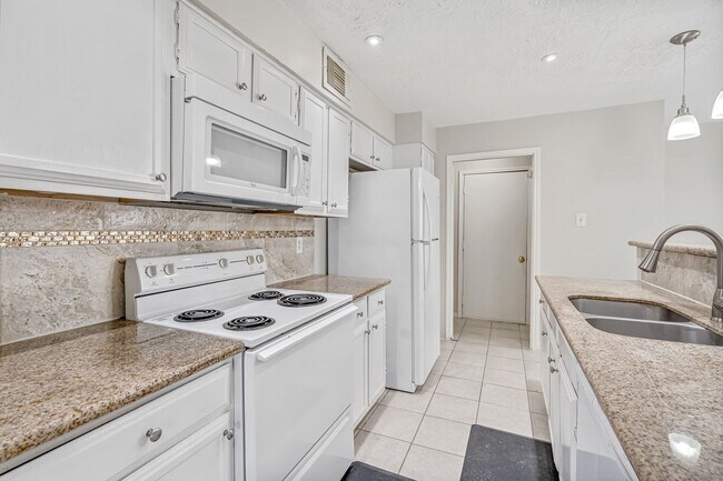 Building Photo - 16722 Shrub Oak Dr