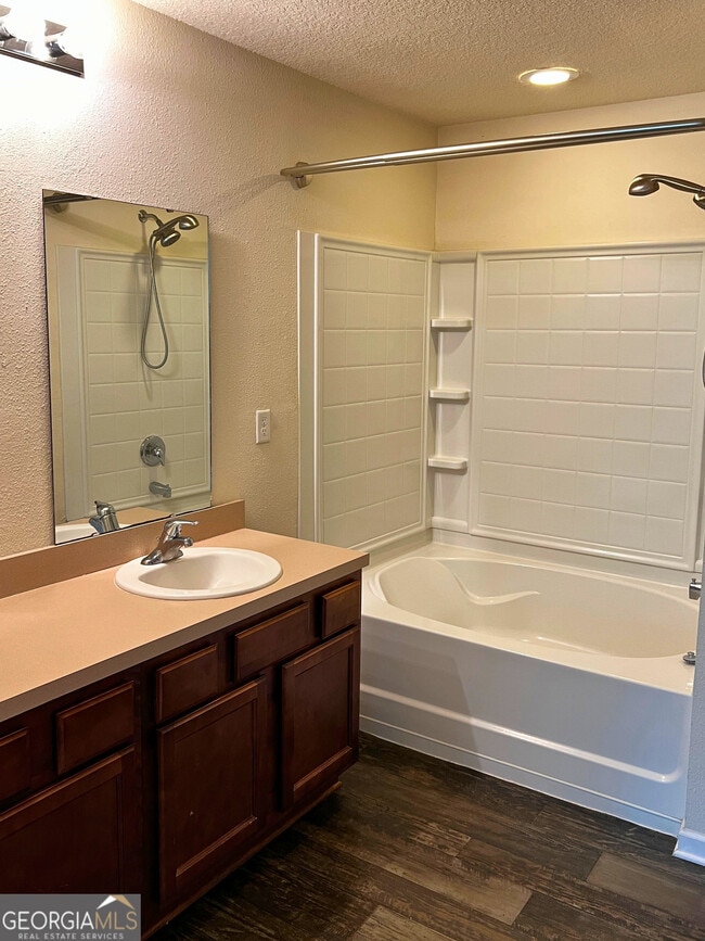 Building Photo - 232 Brooklet Cir