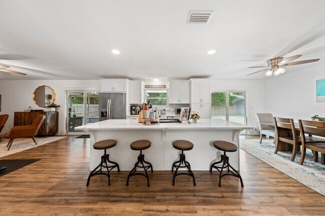 Building Photo - 109 Friar Tuck Dr