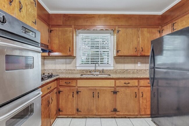 Building Photo - 12473 Northwood Rd