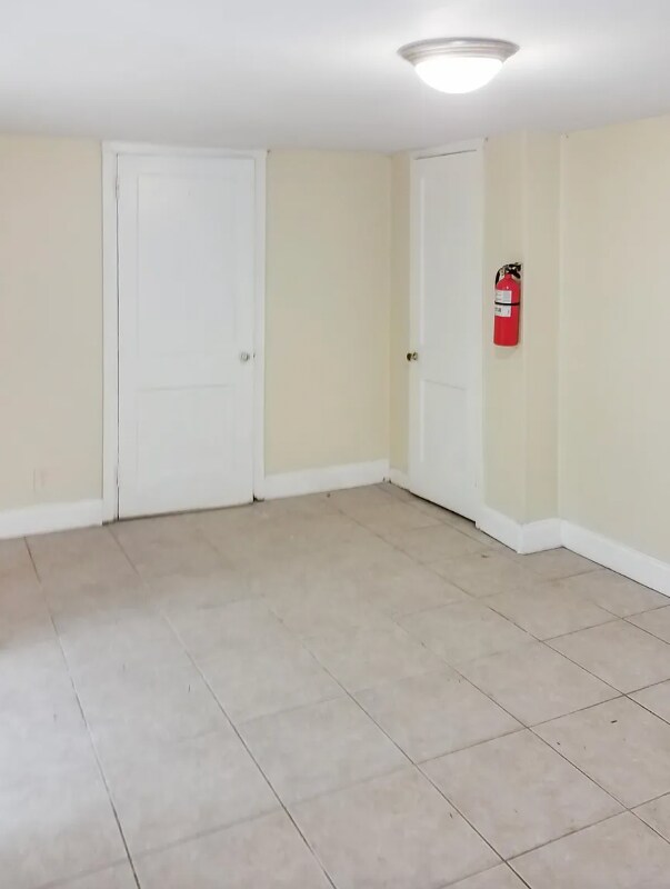 Building Photo - 451 Durand Dr NE