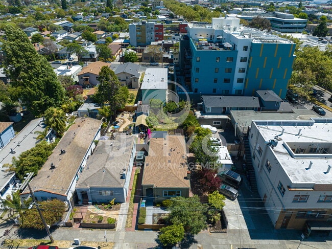 Building Photo - 1108 Dwight Way