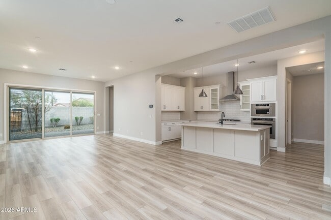 Building Photo - 14058 W Hubbell St