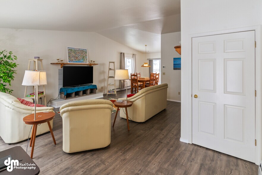 Building Photo - 2630 Klamath Dr