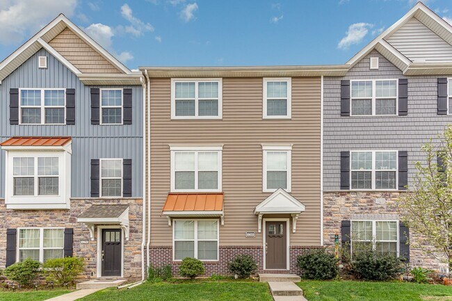 Building Photo - Welcome to this charming 3 bedroom, 2.5 ba...