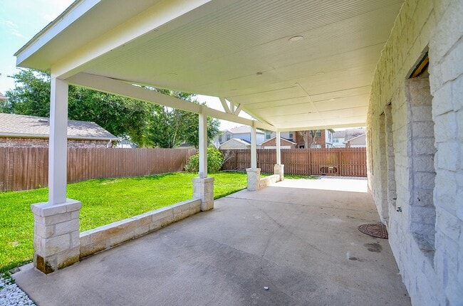 Building Photo - 13410 Cricklewood Creek Ln