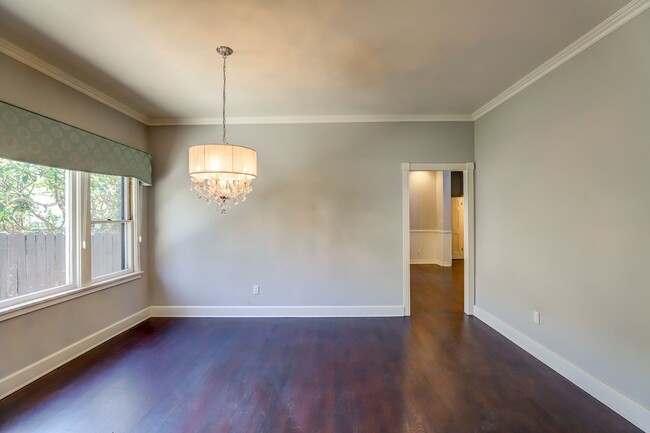 Building Photo - Gorgeous Home in Old Towne Orange