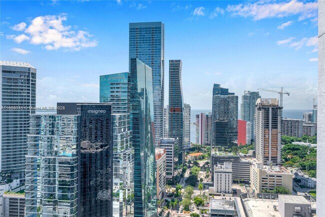 Building Photo - 1060 Brickell Ave