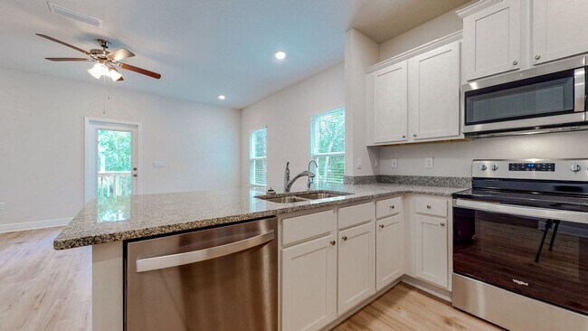 Building Photo - 3 bed 2.5 bathroom townhome in Santa Rosa Beach