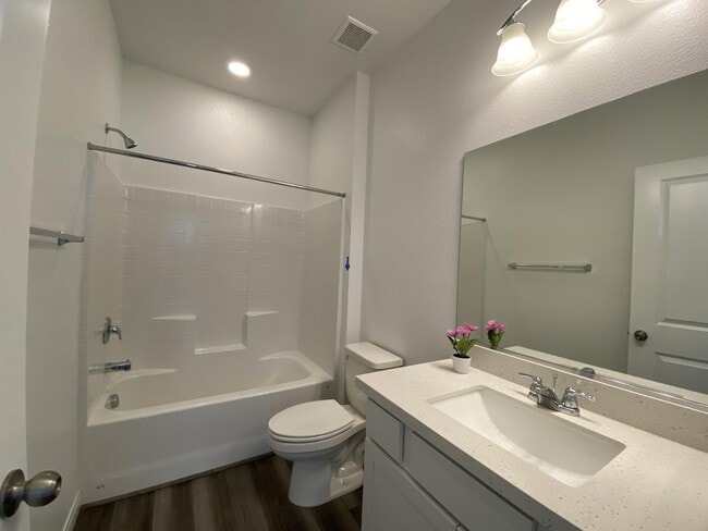 Building Photo - 2212 Stone Well Rd