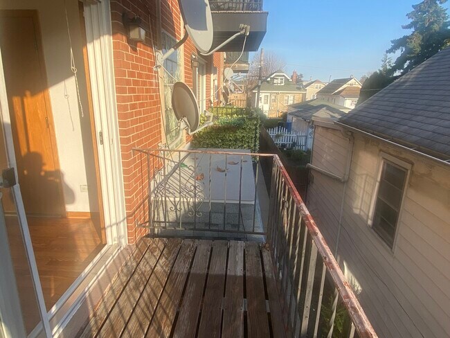 Building Photo - 3553 N Neenah Ave