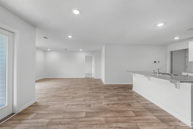 Building Photo - 5631 Guinevere Ln