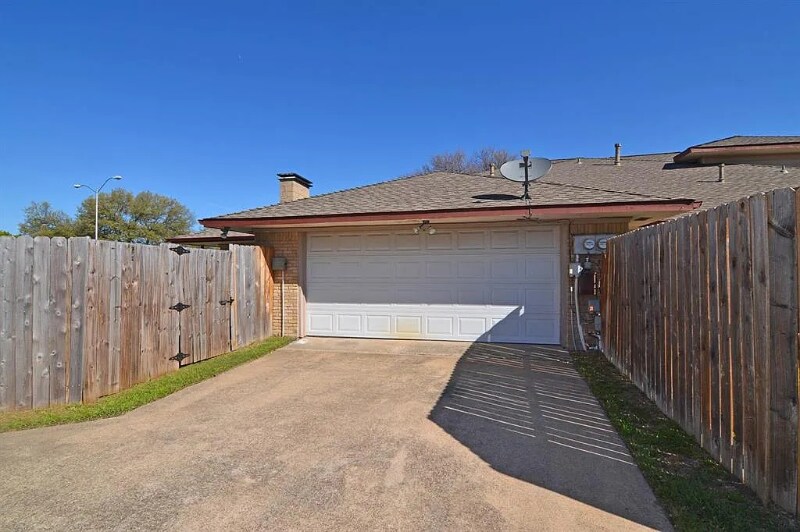 Building Photo - 7102 Casablanca Ct