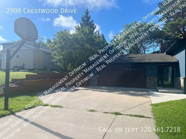 Building Photo - 2908 Crestwood Dr NE