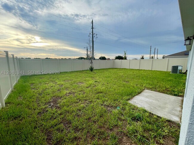 Building Photo - 2514 McKinley Dr