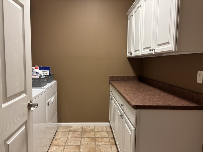 Building Photo - 420 Community Dr
