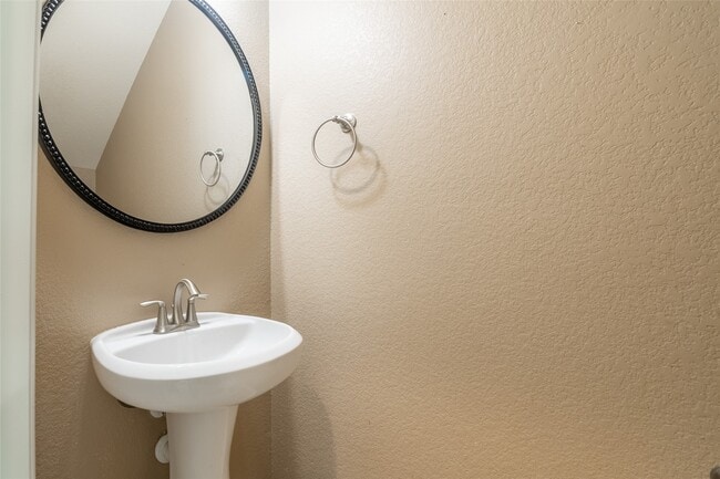 Building Photo - 1610 Juniper Knoll Way