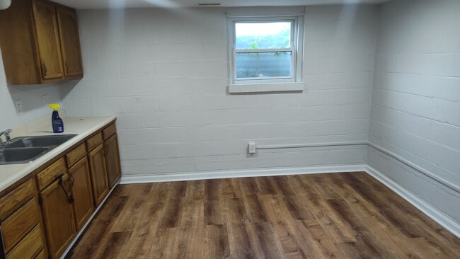 Building Photo - 300 N Ohio St