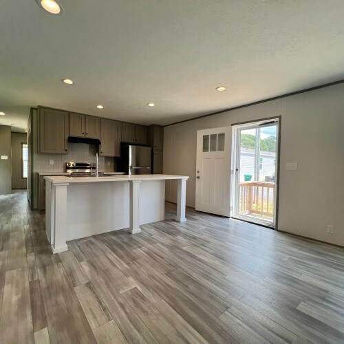 Building Photo - 329 Beaver Dam Cir