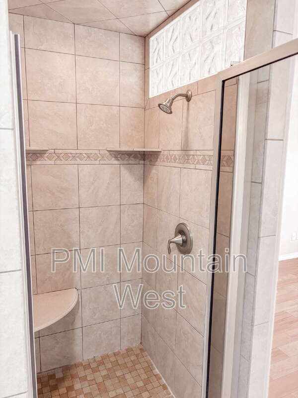 Building Photo - 208 Lyman Ln