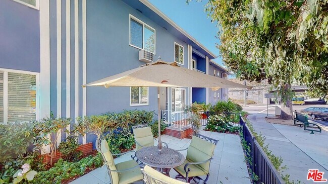 Building Photo - 11284 Montana Ave