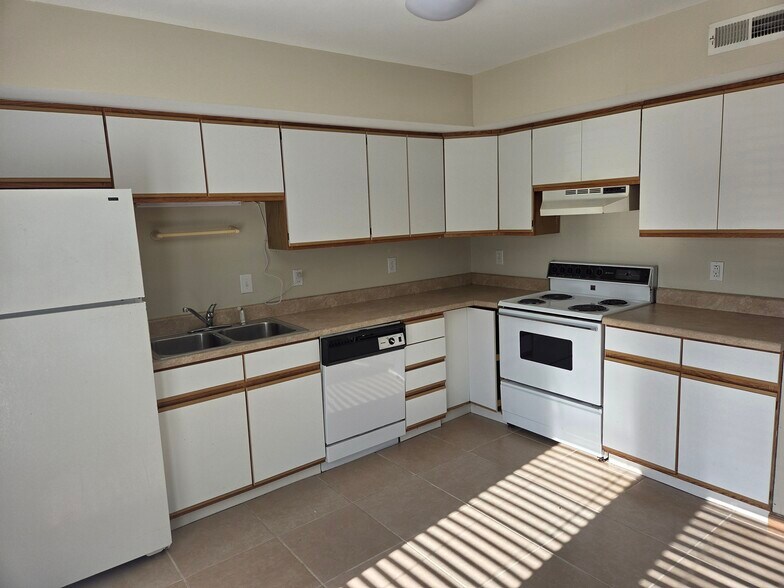 Building Photo - 3007 W Sunset Dr