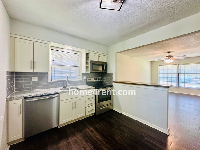 Building Photo - Updated Kitchen w/ Granite Counters, Subway Tile, SS Appliances