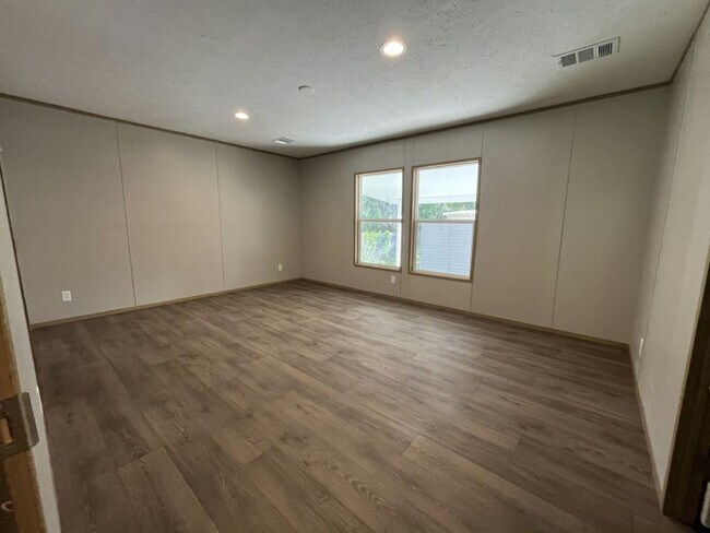 Building Photo - 26 Pathway Ct