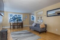 Building Photo - Old Airport Road 4751-VS