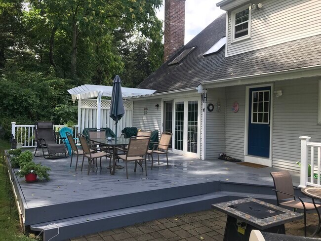 Building Photo - 27 St James Pl