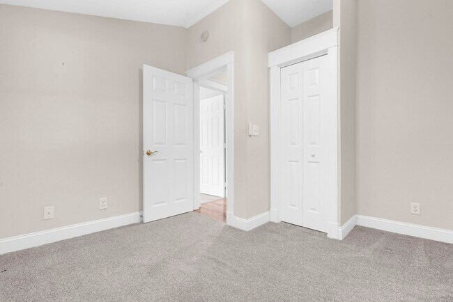 Building Photo - 2217 Doris Dr