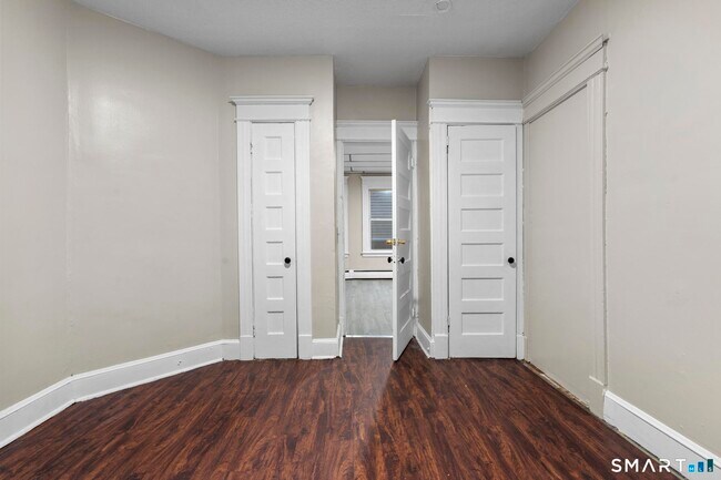 Building Photo - 37 Plaza Ave