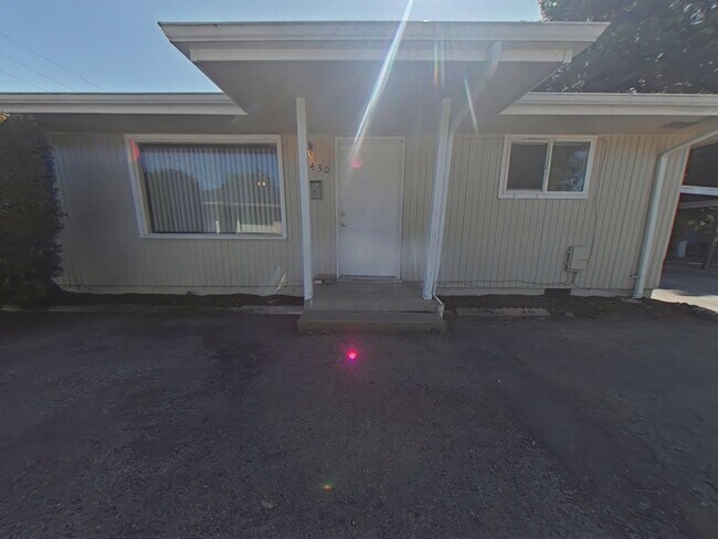 Primary Photo - 2 Bedroom Duplex ~ Close to Campus