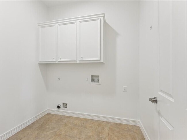 Building Photo - 11404 Island Manor St