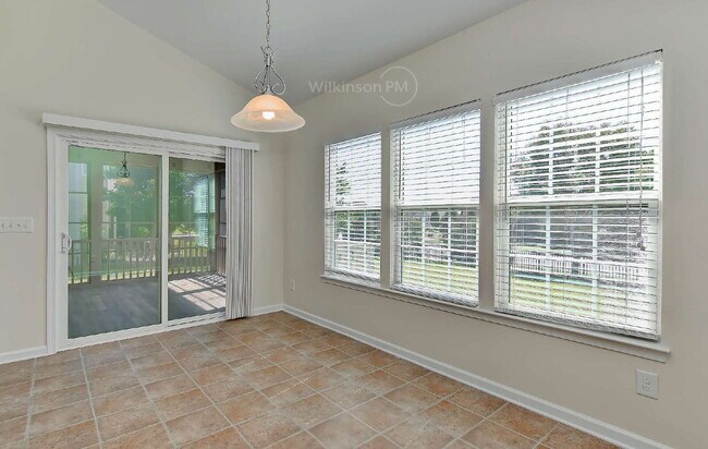 Building Photo - Beautiful 3,409 sqft 5-bedroom 3-bath Exec...
