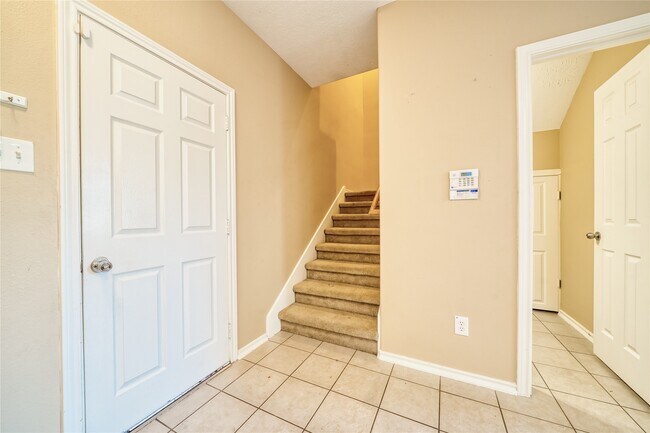 Building Photo - 2831 Hackamore Hollow Ln