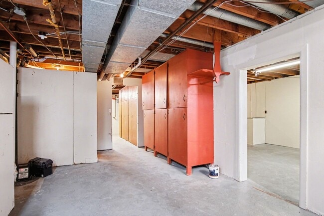 Building Photo - 3 Bedroom, 1 Bath Single Family Home!